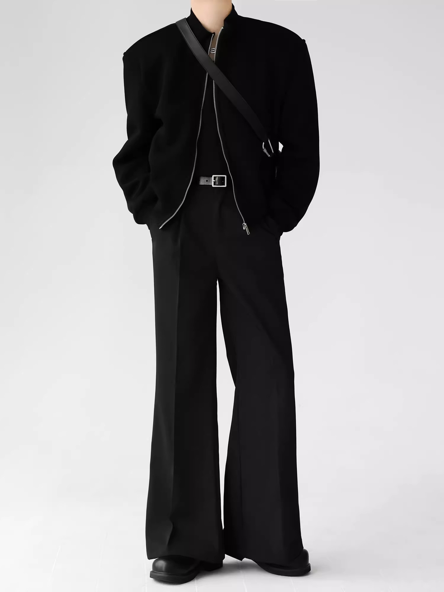 WIDE LEG BLACK SLACKS(ワイドレッグ ブラックスラックス)|メンズ