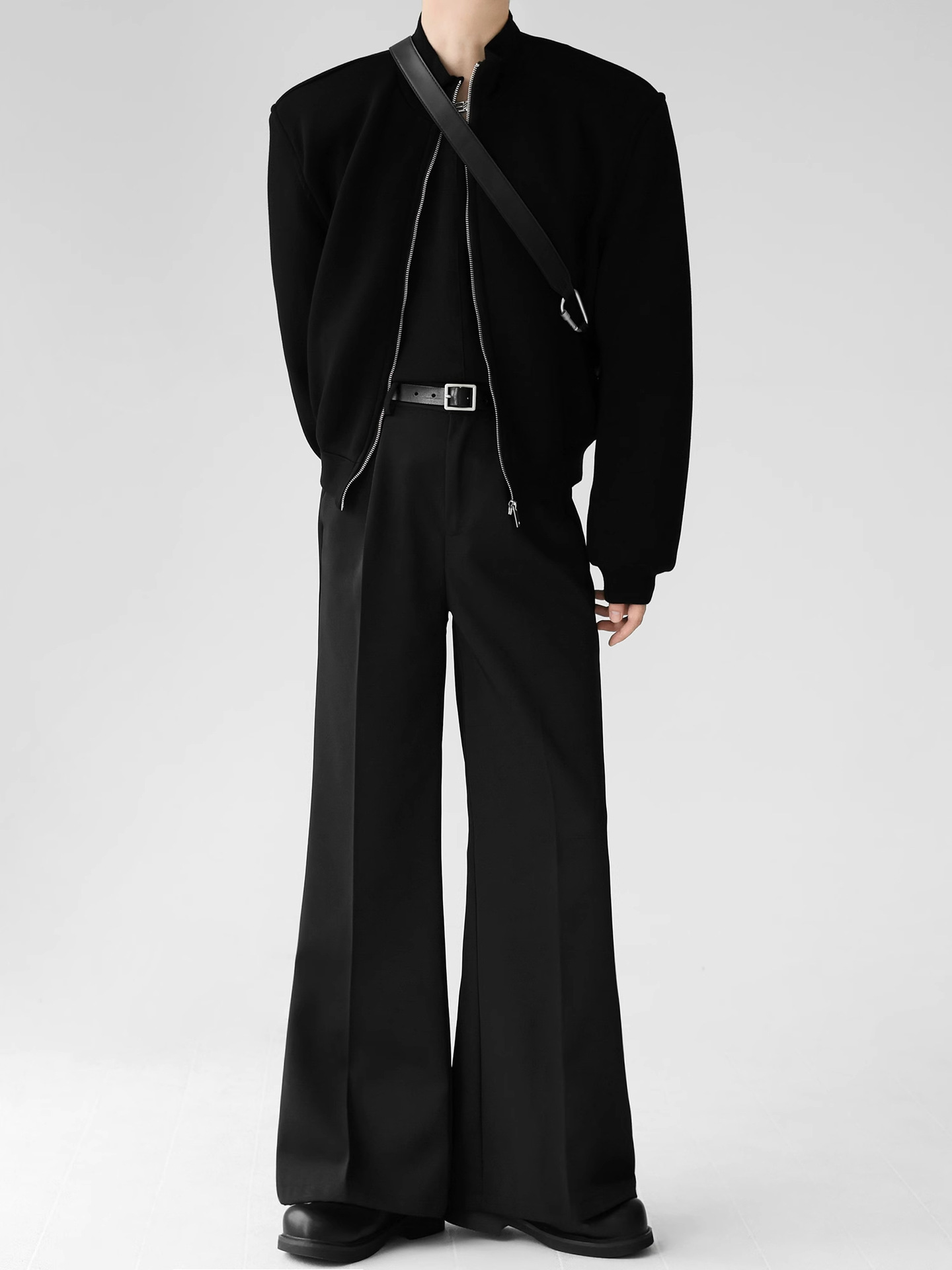 WIDE LEG BLACK SLACKS(ワイドレッグ ブラックスラックス)|メンズ