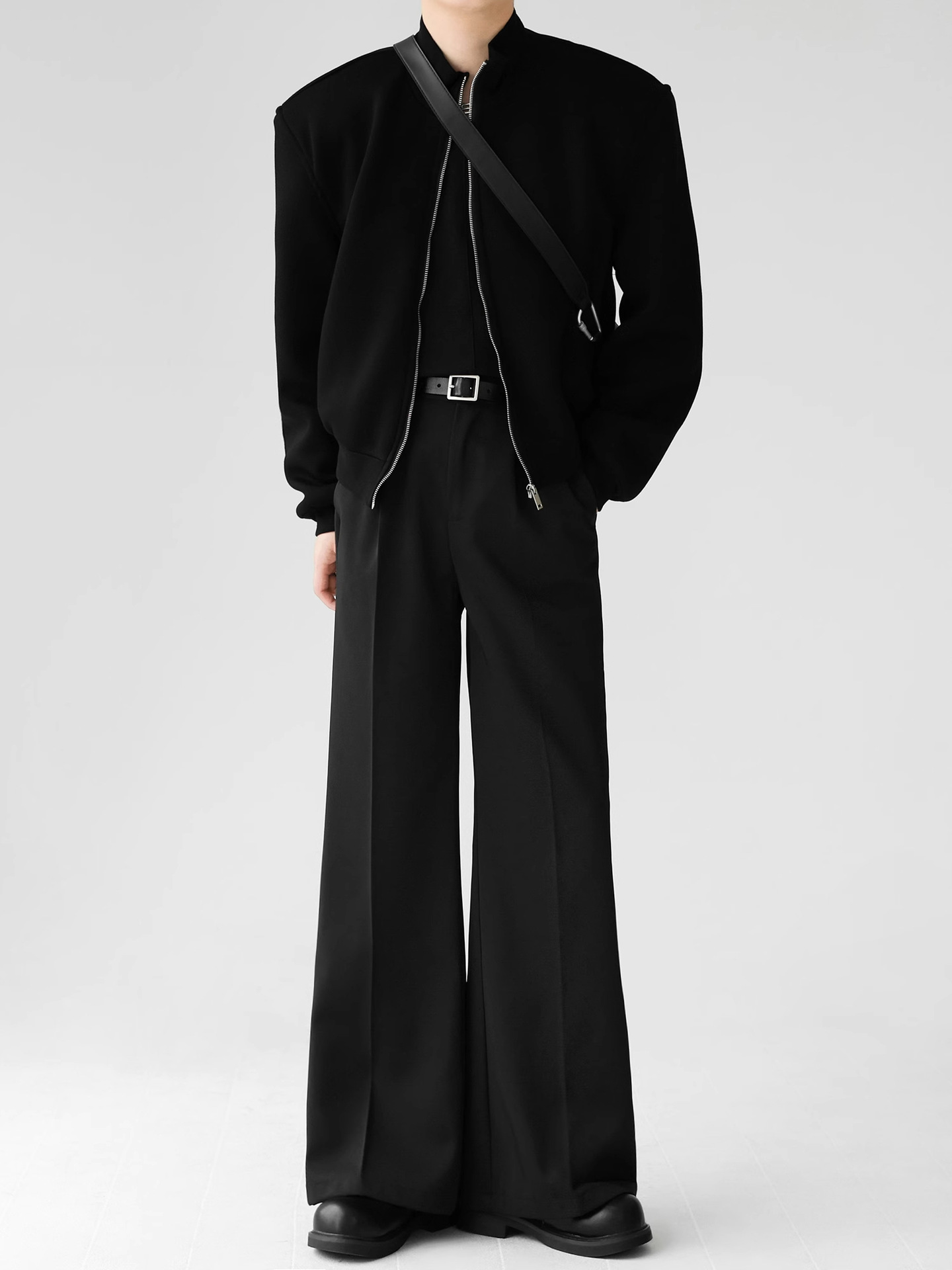 WIDE LEG BLACK SLACKS(ワイドレッグ ブラックスラックス)|メンズ