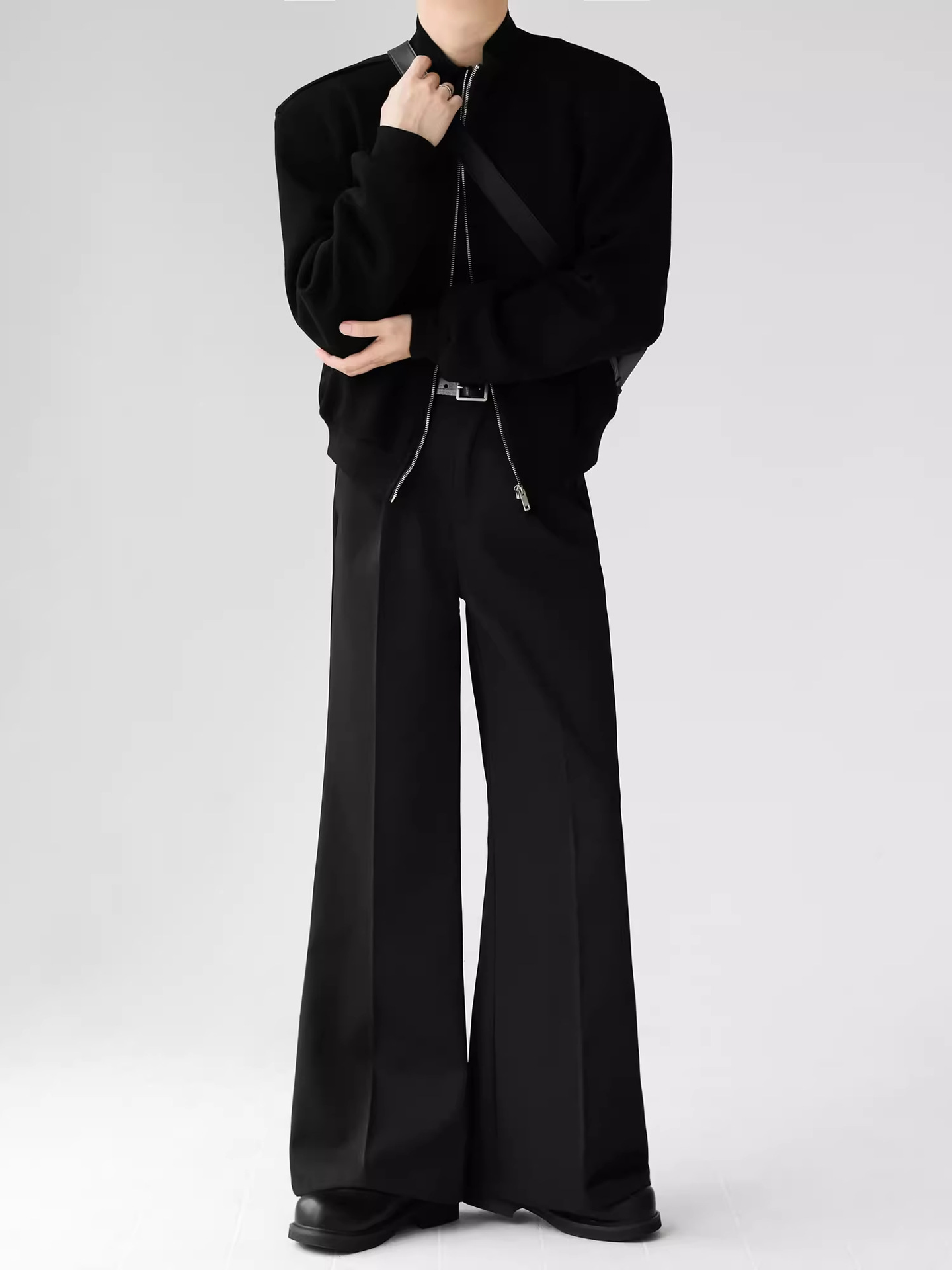 WIDE LEG BLACK SLACKS(ワイドレッグ ブラックスラックス)|メンズ