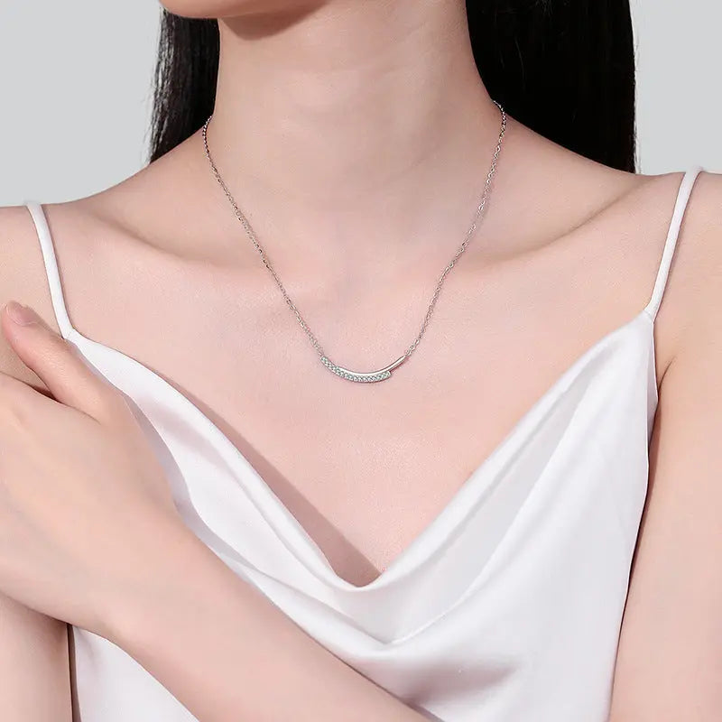 ELEGANT CURVE SILVER NECKLACE Mira Gemini