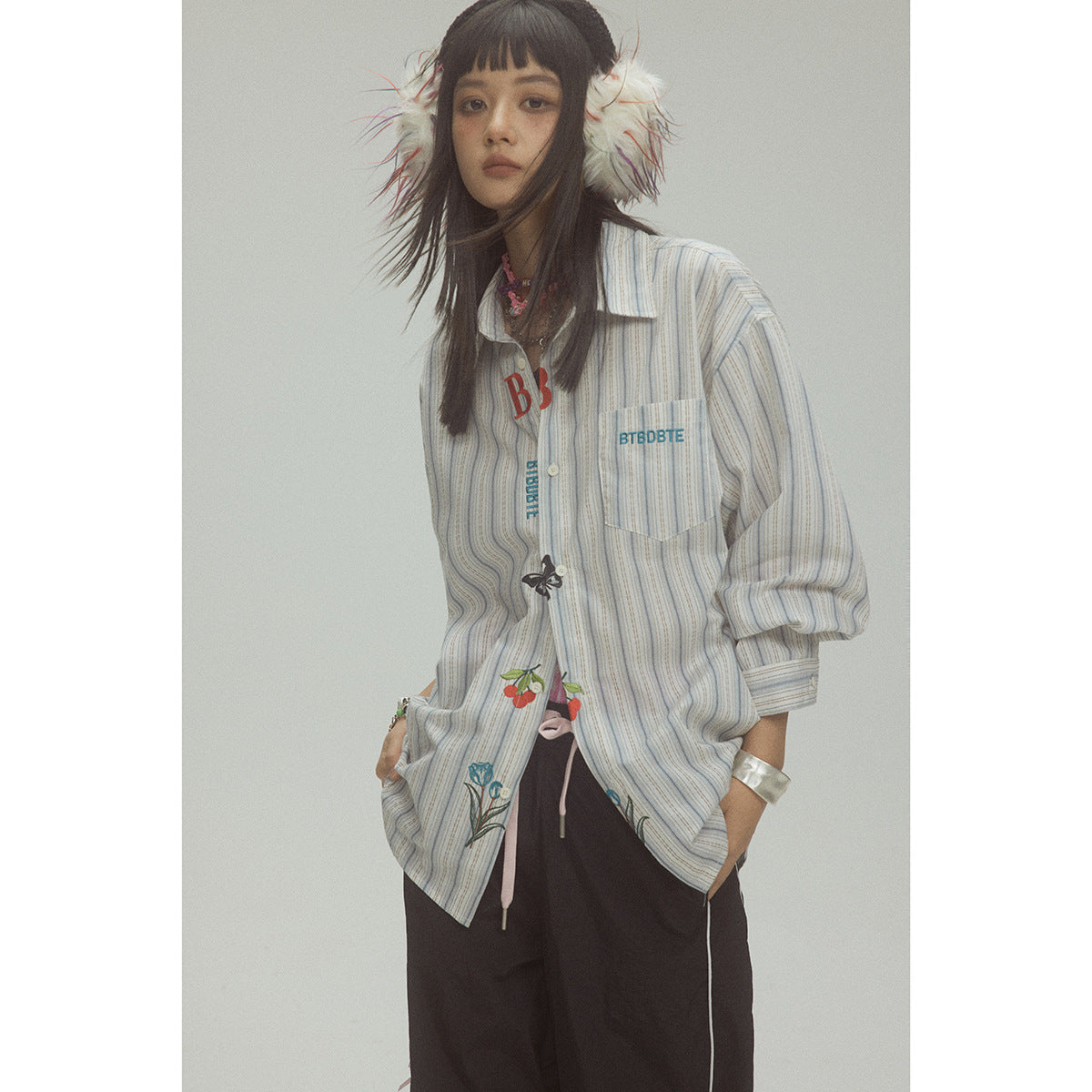 EMBROIDERED STRIPE SHIRT(エンブロイダードストライプシャツ)