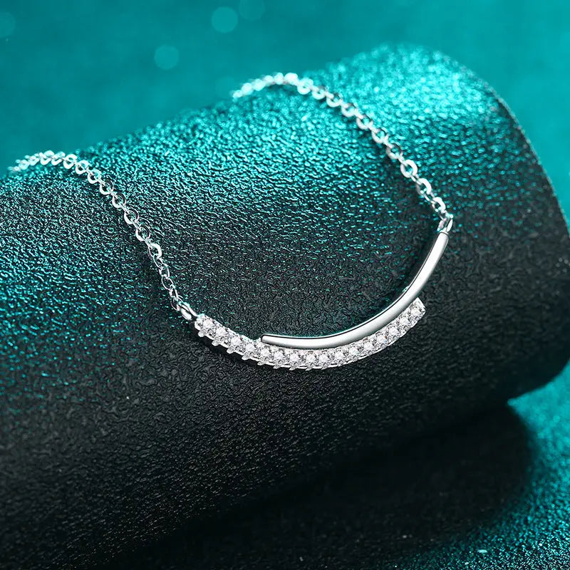 ELEGANT CURVE SILVER NECKLACE Mira Gemini
