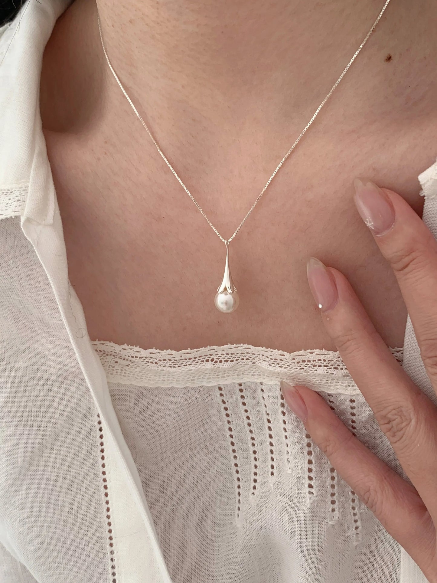 LUNA MOON DROP NECKLACE Mira Gemini