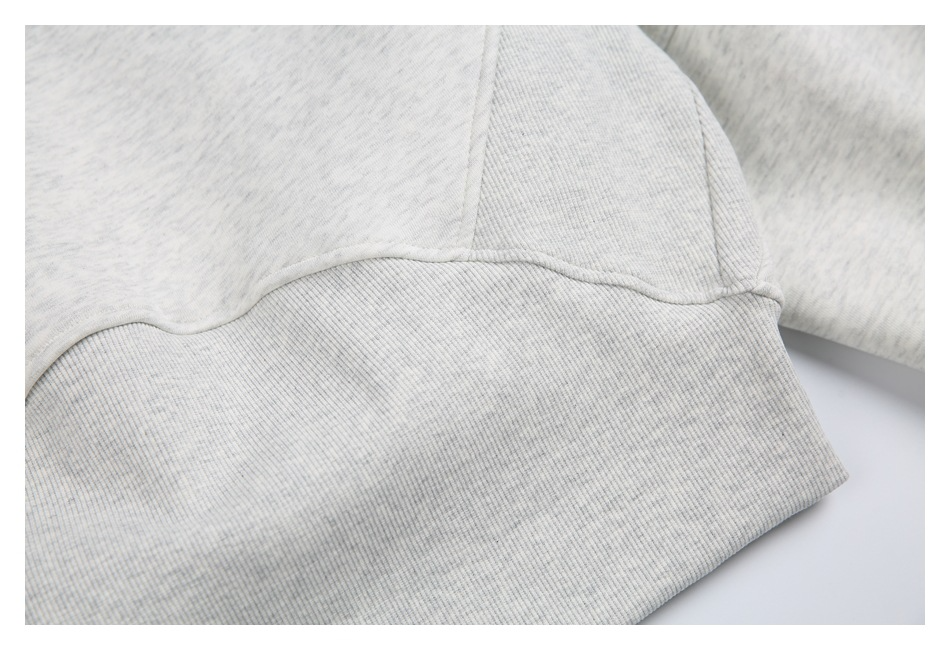 RELAXED HALF-ZIP HOODIE（リラックス ハーフジップフーディ）